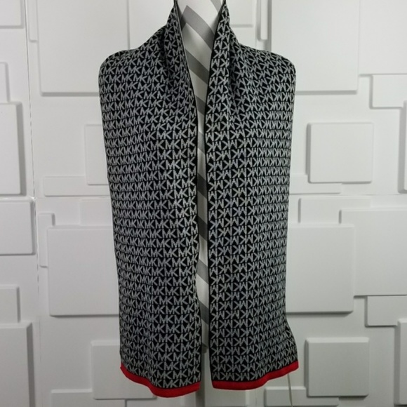 ❤LAST 1❤ MICHAEL KORS SCARF -PRICE FIRM - Picture 4 of 4